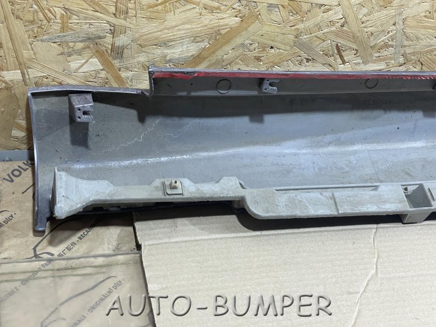 Mitsubishi Grandis 2004- Накладка порога правая MN145462